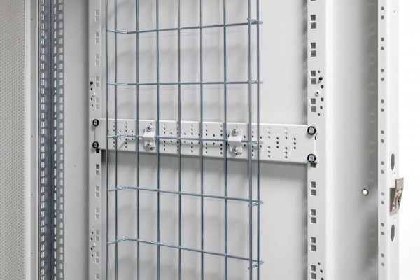 Triton 19&quot;zbh.Drahtkabelführungsrinne incl. Mont.leisten, 27/32/37HE Tiefe 800, grau, für RMA-N1/RZA-N1/RTA/RYA/RDA, Rinne 300x50,