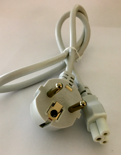 Netzkabel 230V Schutzkontakt CEE7(Stecker)-&gt;C5(Buchse), 0,7m, weiss, (Kleeblatt,Mickymaus), Bulkware,